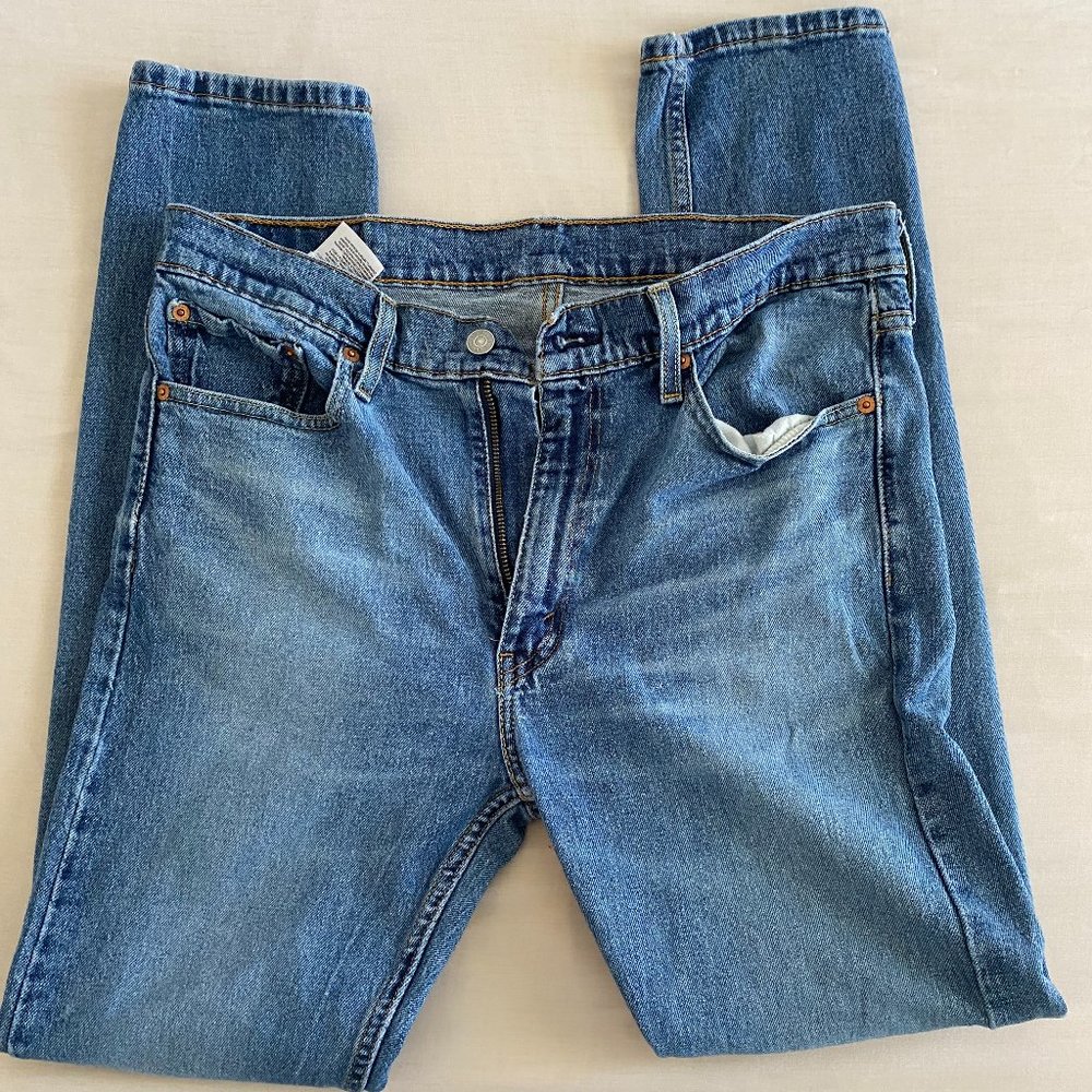 Light blue levi's jeans